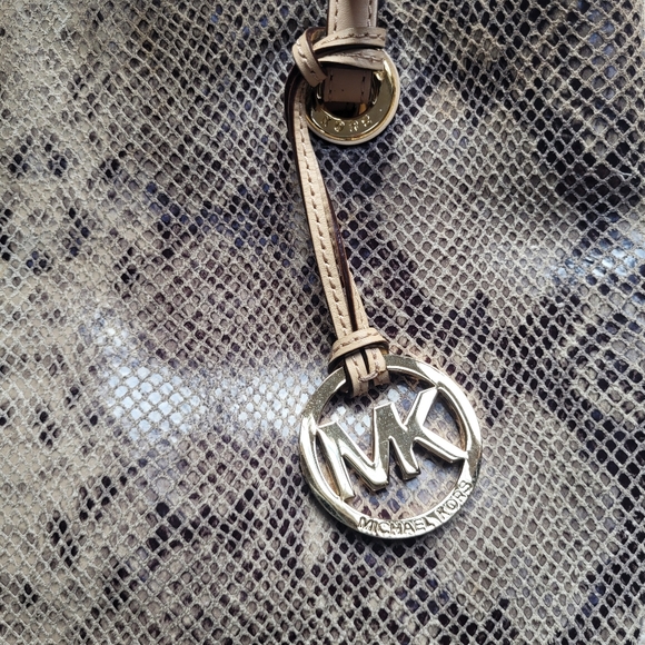 Michael Kors Soft Leather Beige Snake Print Tote - Picture 3 of 12